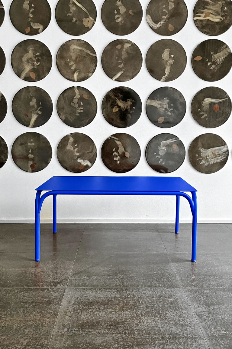 couchtisch industrial ultramarinblau