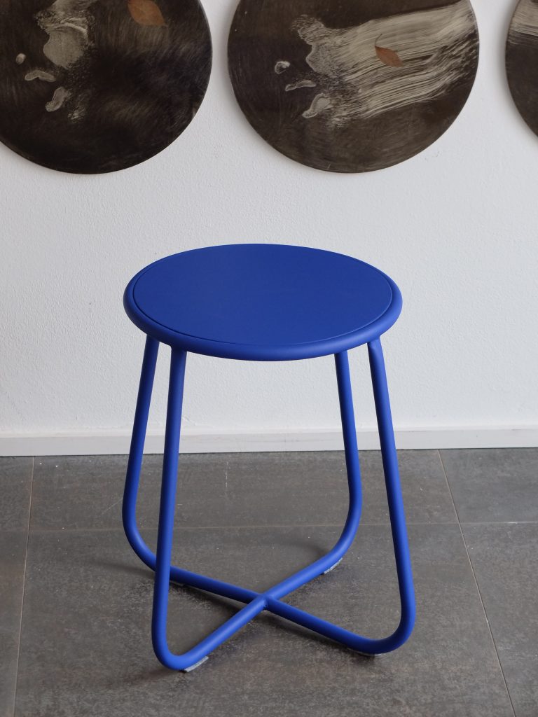 industrial bauhaus metallhocker garten