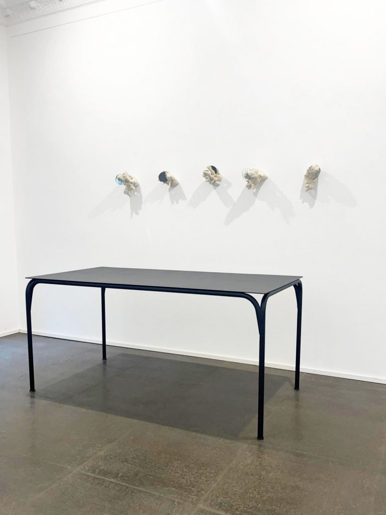 schwarzer metalltisch industrial bauhaus auch für den garten